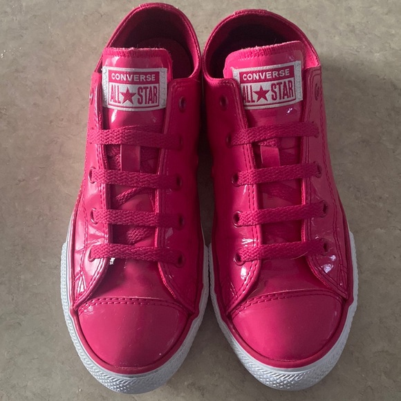 Converse Chuck Taylor Patent Fuchsia Ox Low Top Sneakers - Picture 1 of 7
